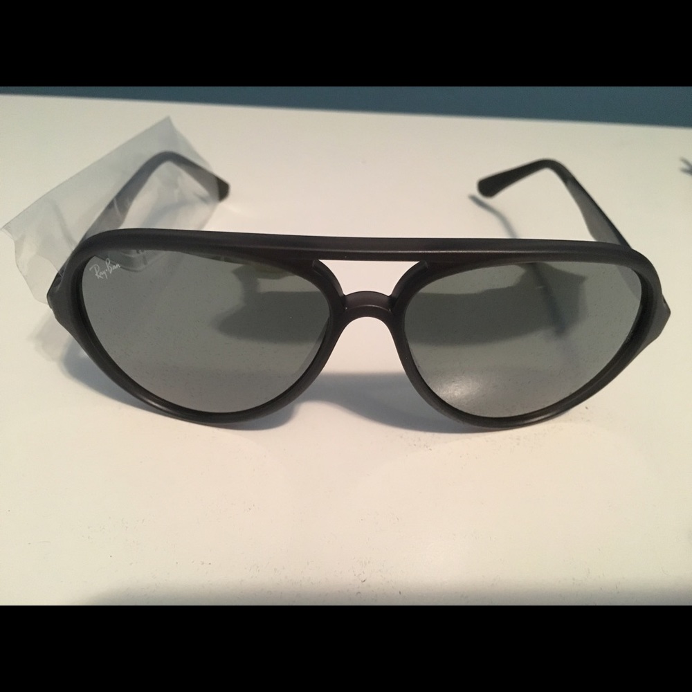 NIB Authentic Ray-Ban Sunglasses