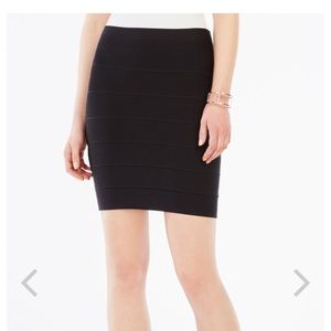 BCBG Maxazaria bodycon skirt ( M)