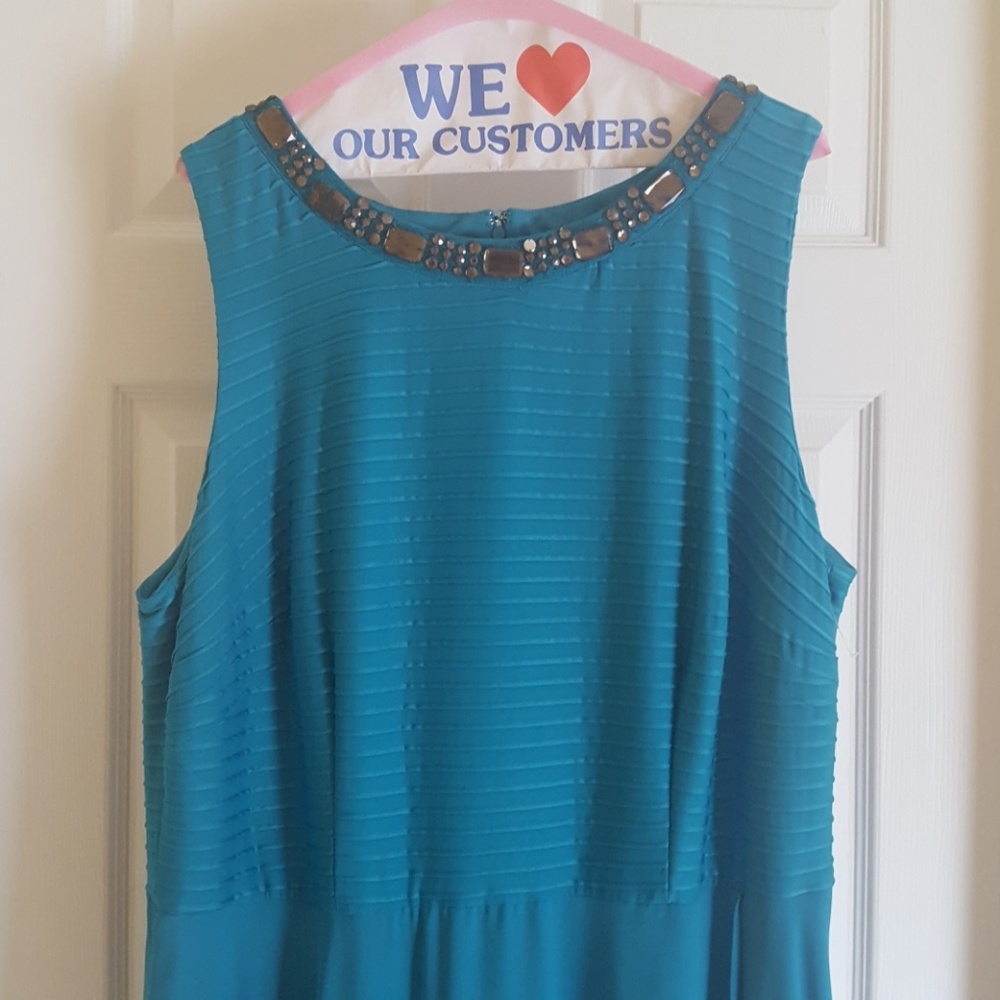 SUMMER SALE NWOT London Times Maxi with Necklace