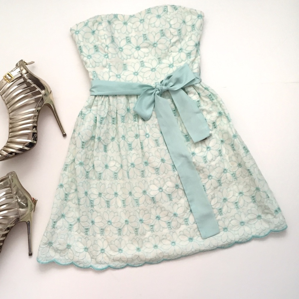 PRETTY BRODERIE STRAPLESS DRESS
