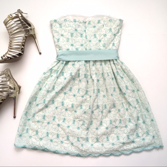 PRETTY BRODERIE STRAPLESS DRESS - Picture 2 of 7