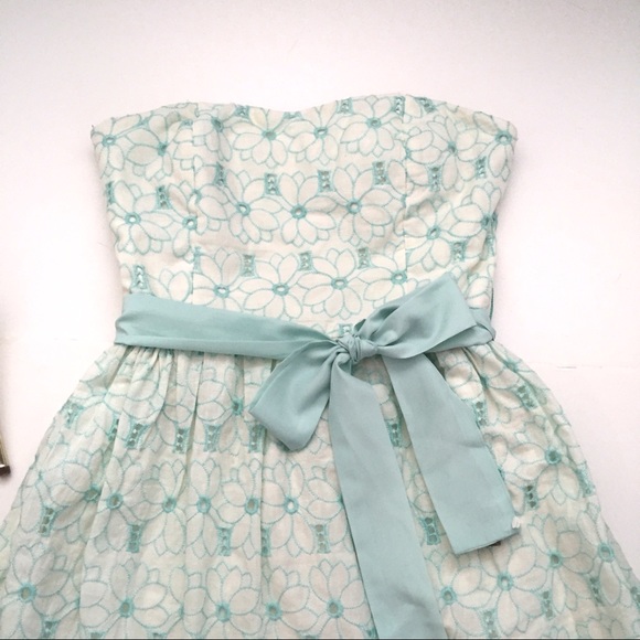 PRETTY BRODERIE STRAPLESS DRESS - Picture 3 of 7