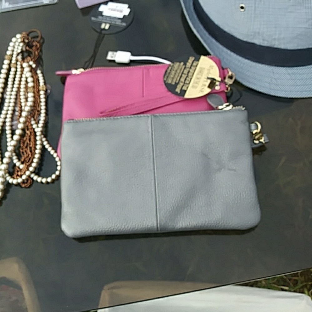 Mighty purse. Charge on the go