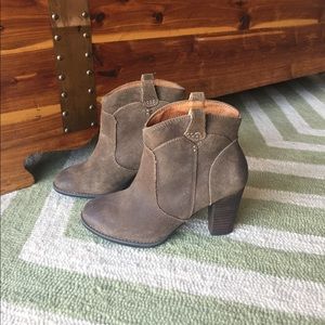 Clarks Indigo Bootie | Size 6M