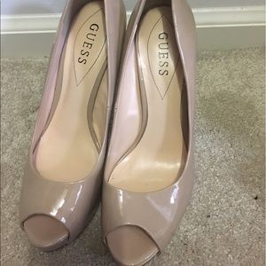 Nude Guess pumps