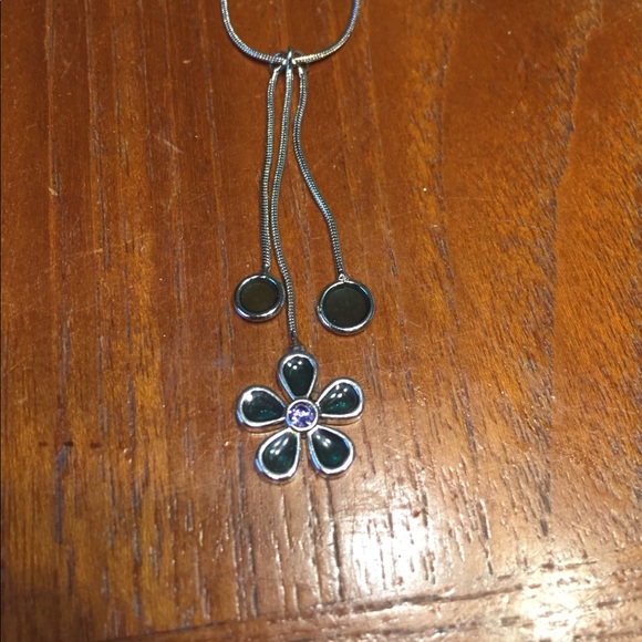 Floral necklace and earring set - Picture 3 of 8