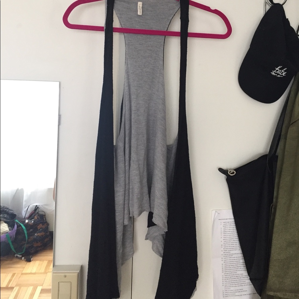 Sleeveless Reversible Cardigan (L)