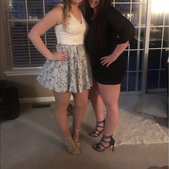 Short dress - Picture 2 of 2