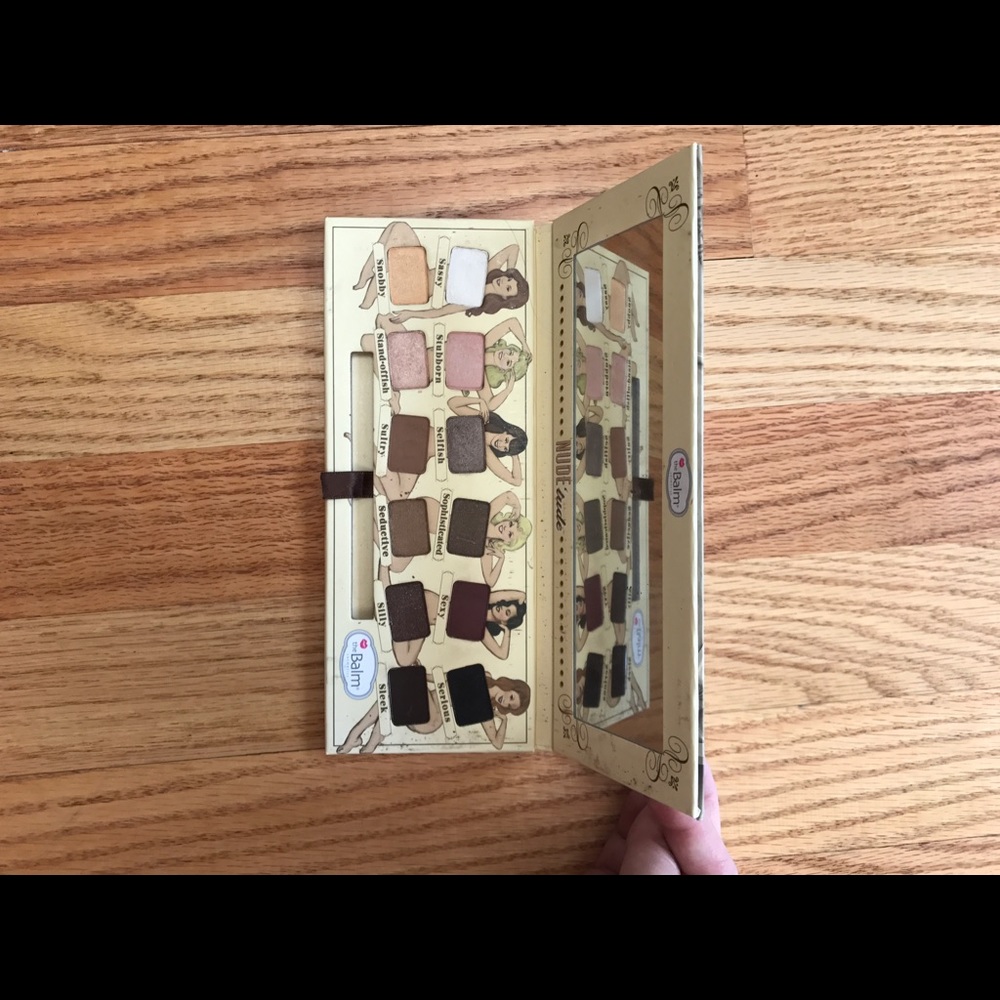 Nude'itude nude eyeshadow palette