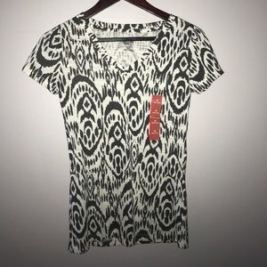 Short sleeved pattern shirt