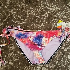 💥 3 for $15 💥 Fringed bottoms