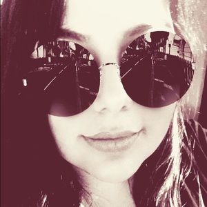 Meet your Posher, Crystal