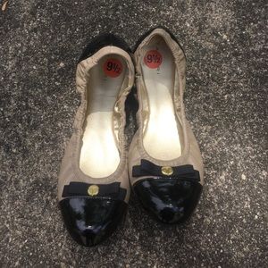 Brand new Tahari two tone flats