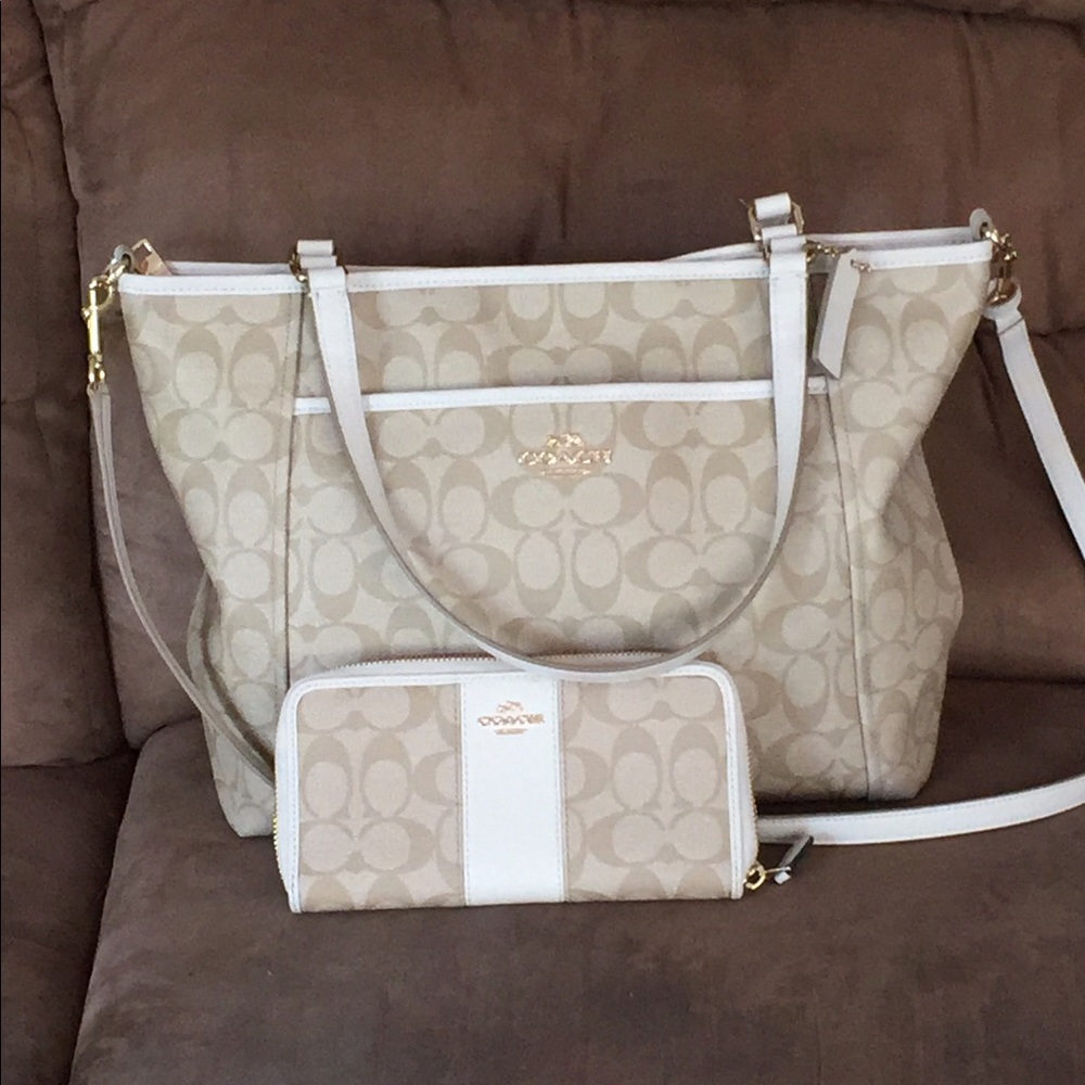 Coach signature pocket tote and matching wallet