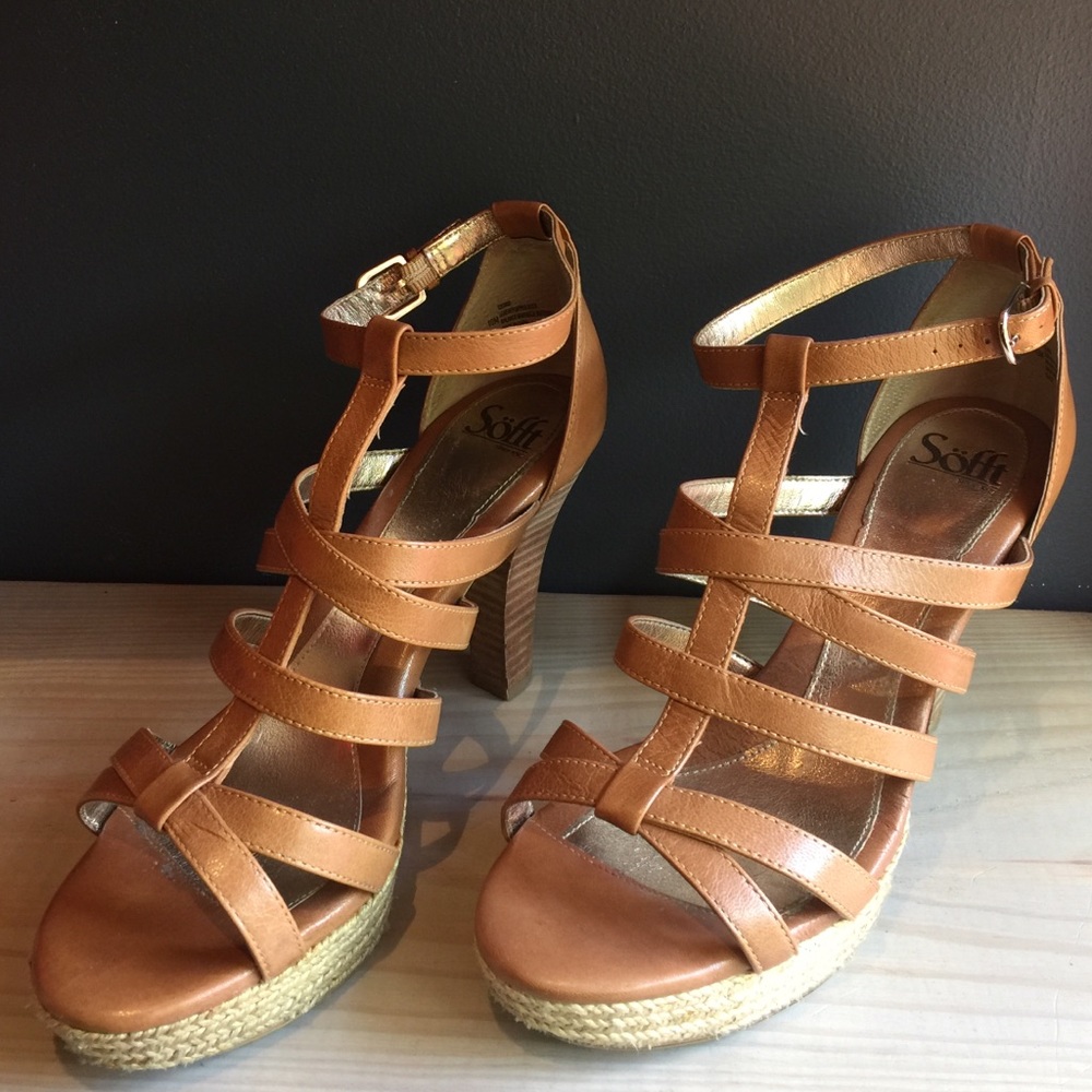 Size 10 Sofft camel colored platform heels