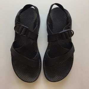 Well-loved classic black Chaco sandals - SIZE 7
