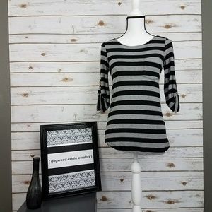 {Cable & Gauge} Black/Gray Striped Knit Top-XS