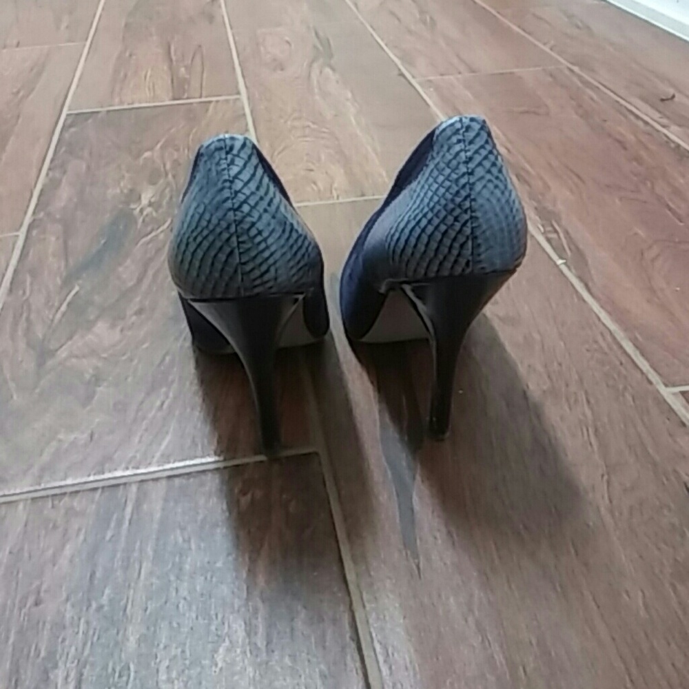 Shoes - Picture 4 of 5