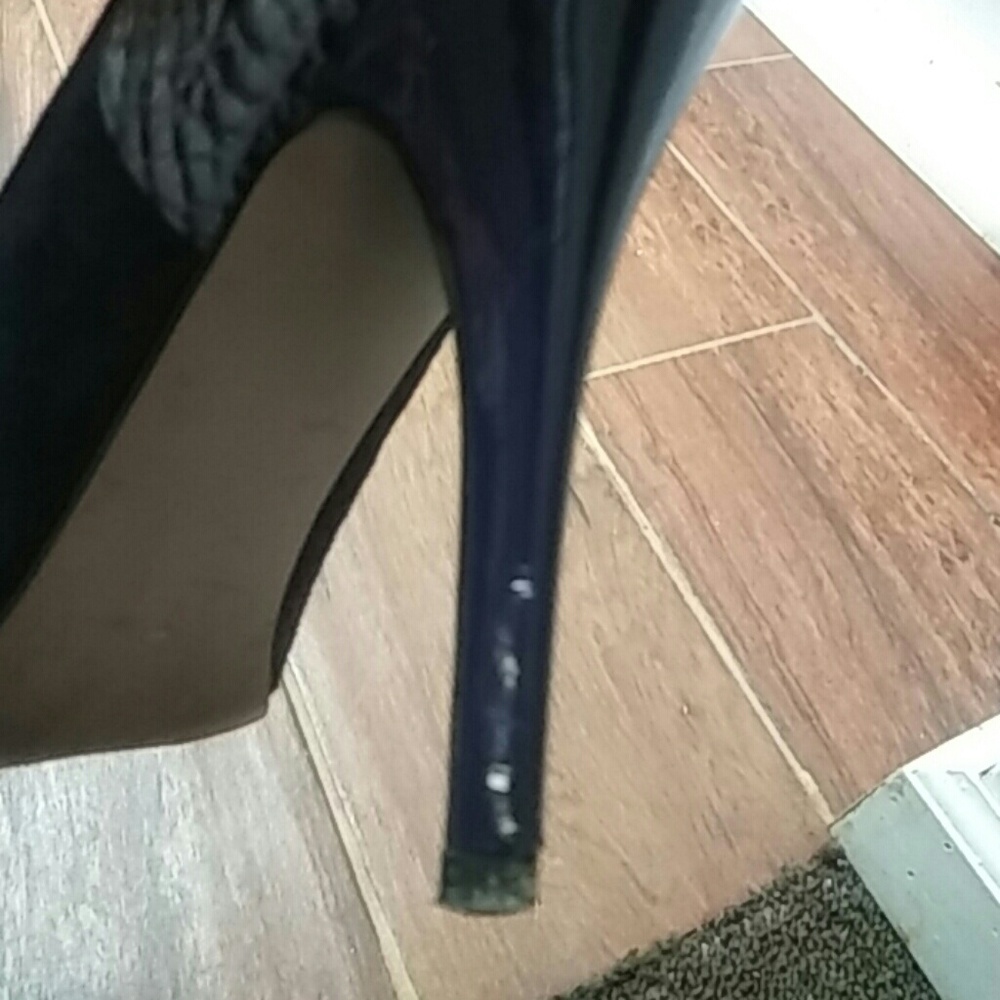 Shoes - Picture 5 of 5