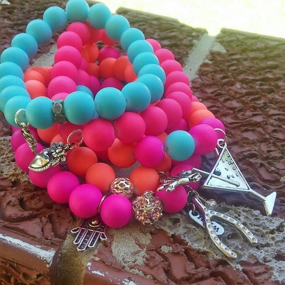 Set of 5 stretch to fit bracelets with charms - Picture 1 of 2