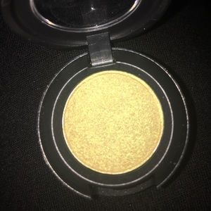 Mac eyeshadow ✨gorgeous gold✨
