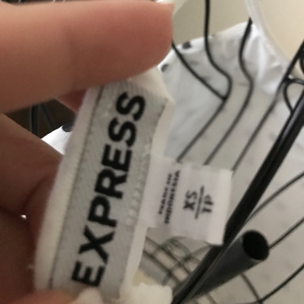 Express Detailed Tank Top - Picture 4 of 4