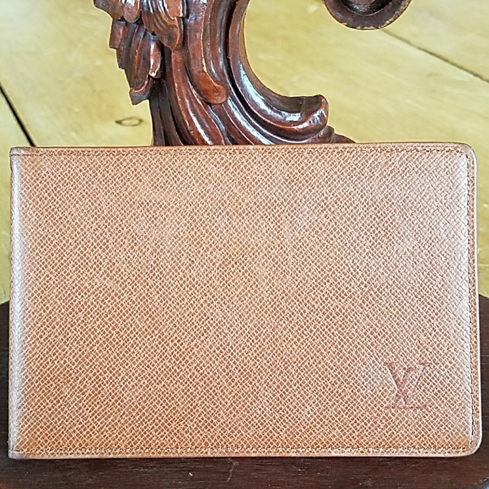 Auth. LOUIS VUITTON Passport~ID Wallet 💖