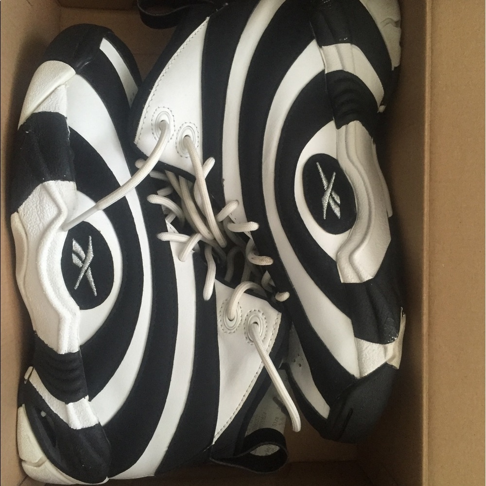 Shaqnosis reebok kids women men black white