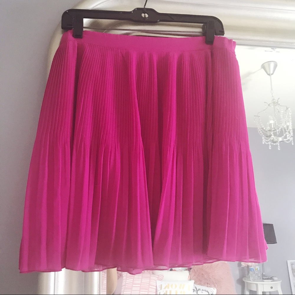Old Navy hot pink chiffon accordion pleat skirt