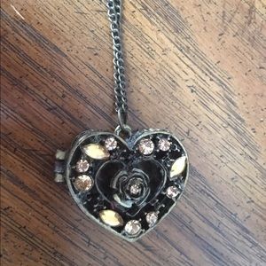 Vantage beautiful heart necklace.