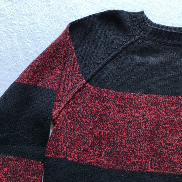Sweaters - GAP front pocket thick stripe sweater. Sweaters - GAP front pocket thick stripe sweater.