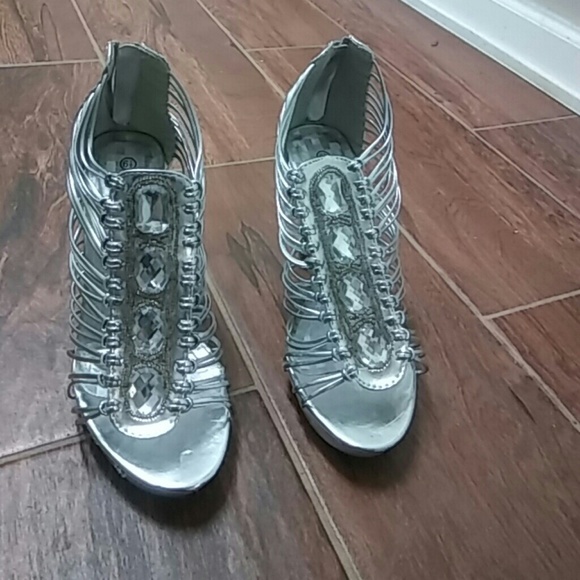 Heels - Picture 2 of 3