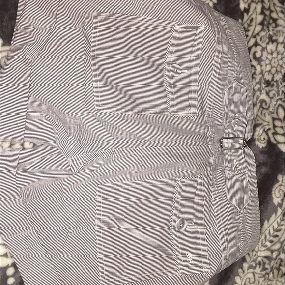 Shorts - Picture 2 of 3