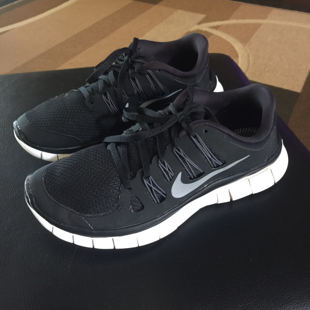 Nike cross trainer shoes