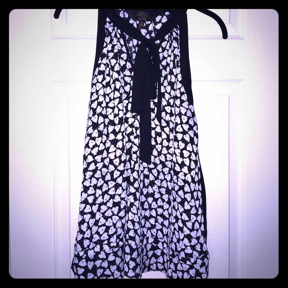 Alice in wonderland heart print top