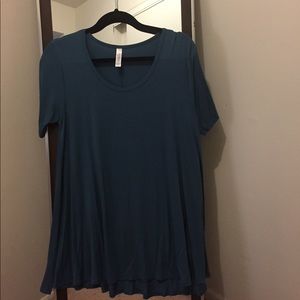 Lularoe small blue perfect tee