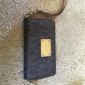 Authentic Michael Kors wristlet