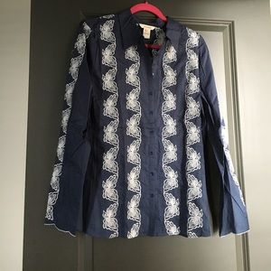 Blue and white patterned top