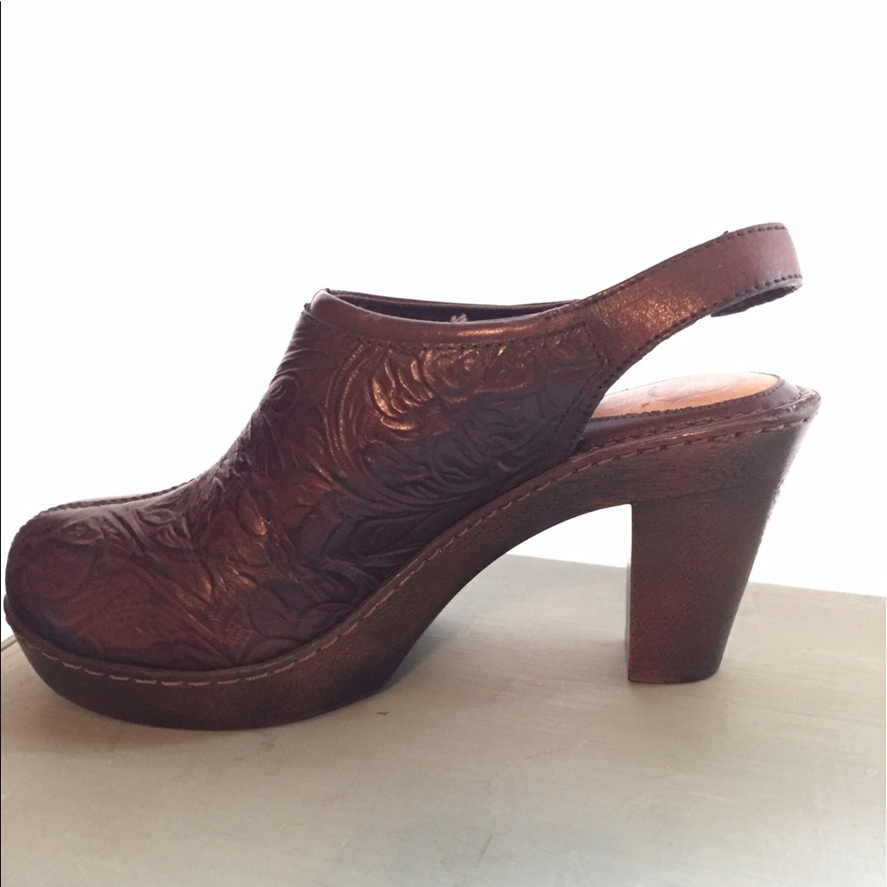Leather sling back shoes