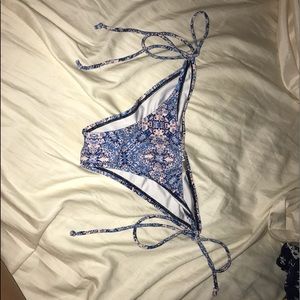 Cheeky string bikini bottoms