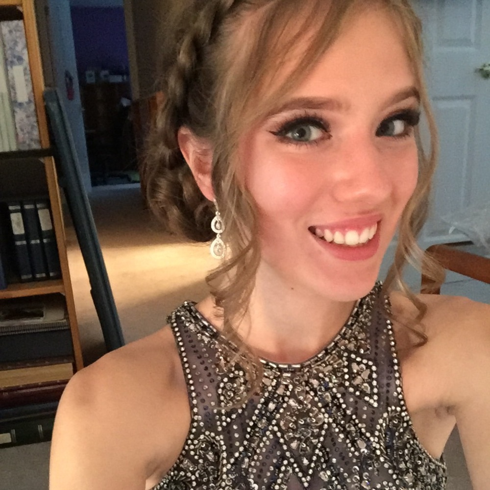 Meet your Posher, Fay