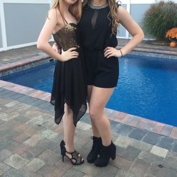 Short black romper - Picture 2 of 3