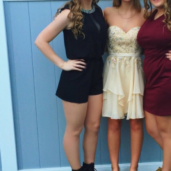 Short black romper - Picture 3 of 3