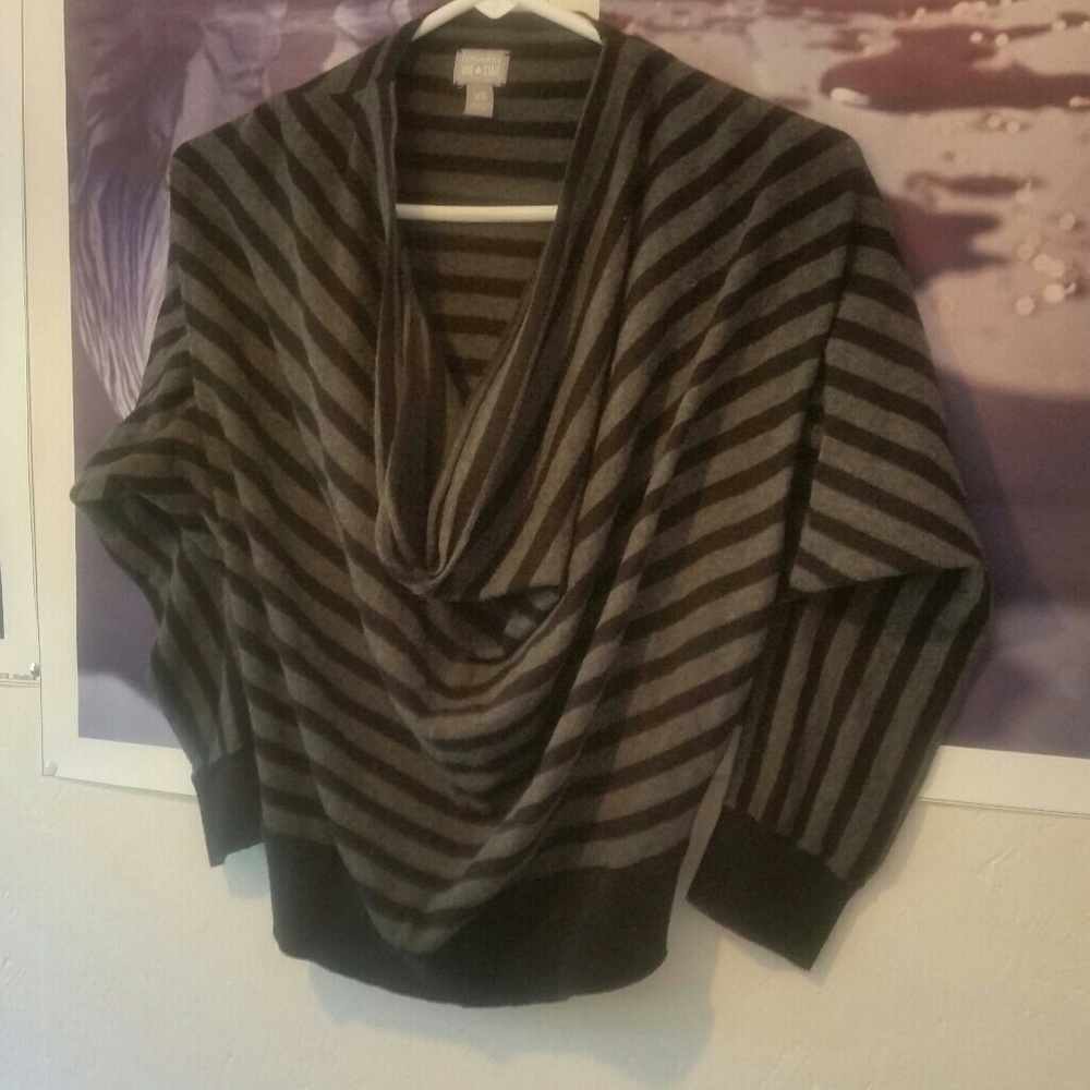 Lovely loose turtleneck