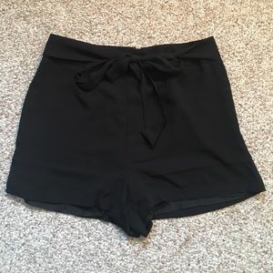 Black dress shorts with bow - women's M