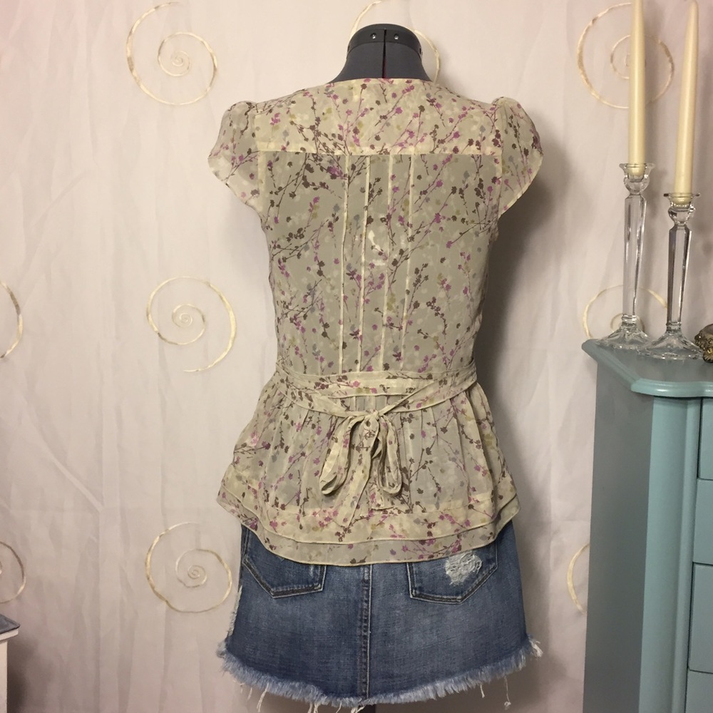 🎉HP Best in Tops🎉🌺Gorgeous Floral top🌺 - Picture 3 of 6