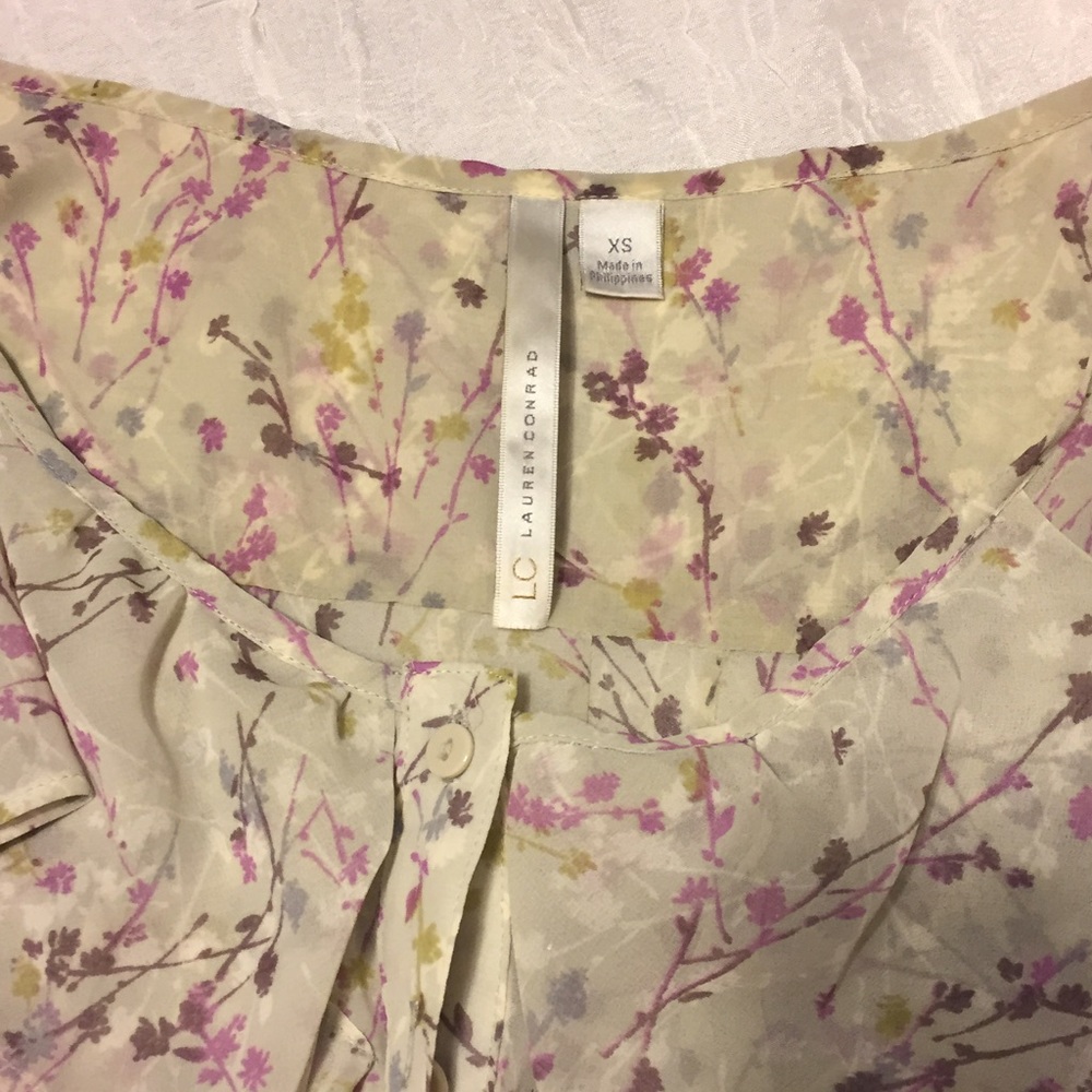 🎉HP Best in Tops🎉🌺Gorgeous Floral top🌺 - Picture 5 of 6