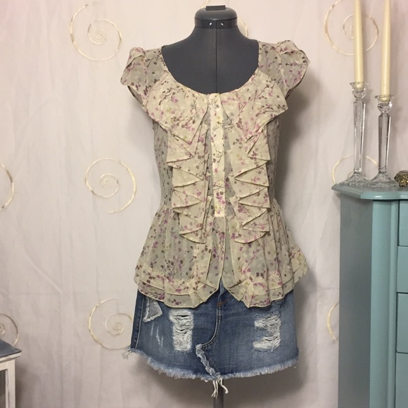 LC Lauren Conrad Tops - 🎉HP Best in Tops🎉🌺Gorgeous Floral top🌺