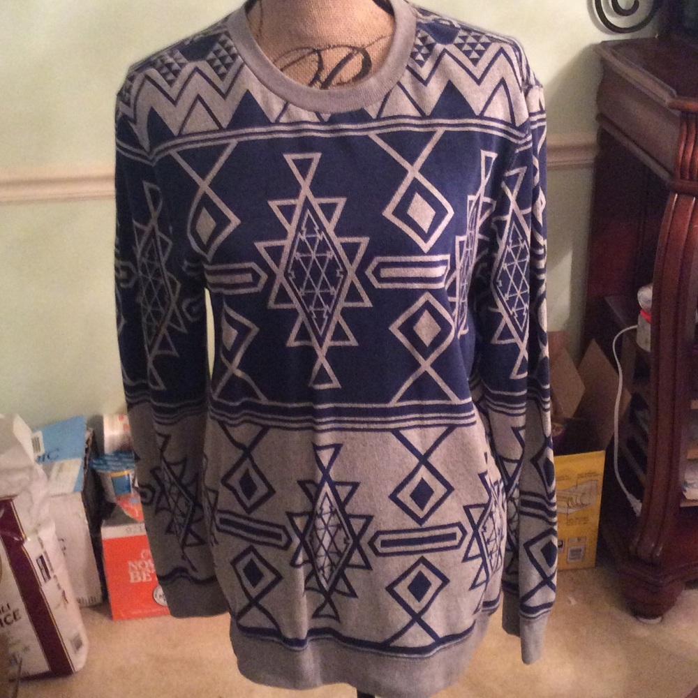 Pullover sweater