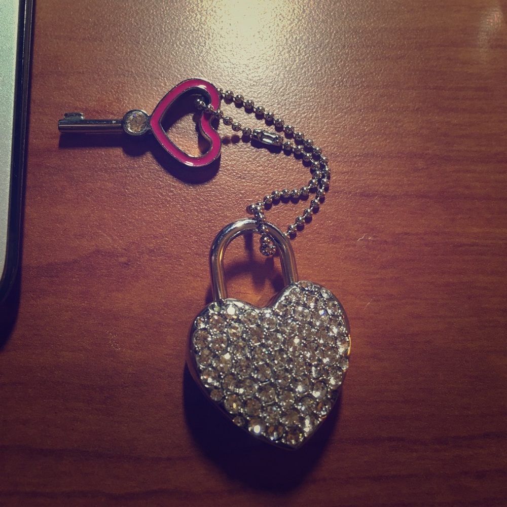Crystal heart padlock